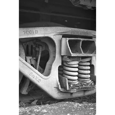 train wheel suspension assembly with springs