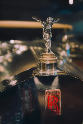 rolls royce hood ornament spirit of ecstasy