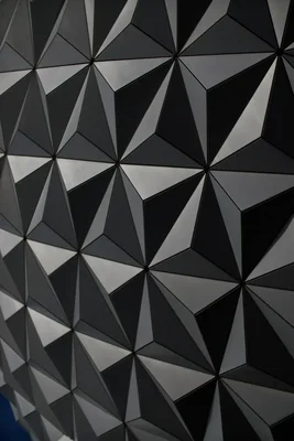 geometric triangular pattern in grayscale tones